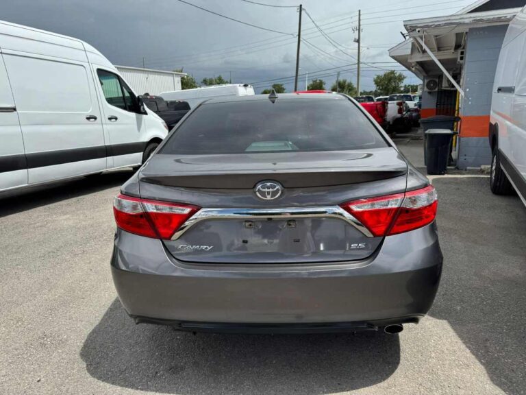 2017-toyota-camry-se-gray-286431 (6)
