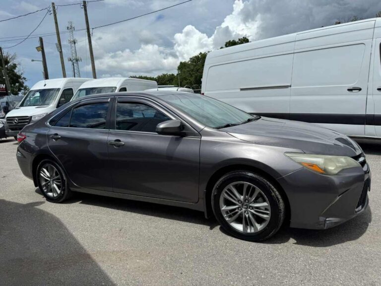2017-toyota-camry-se-gray-286431 (9)