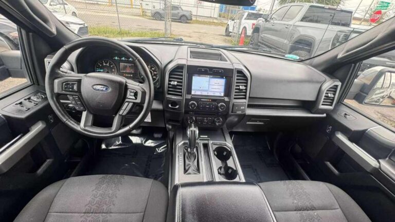 2018-ford-f150-xlt-gray-b27070 (11)