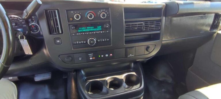 2019-chevrolet-express-2500-white-304266 (14)
