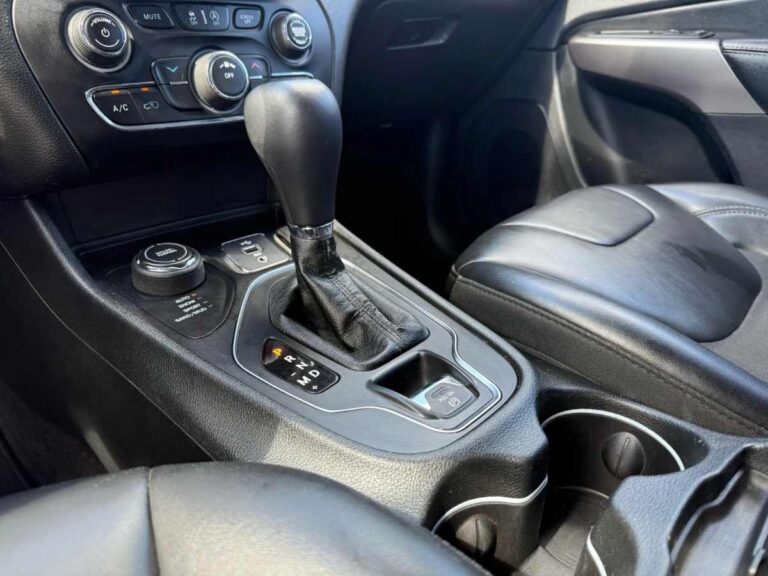 2019-jeep-cherokee-latitude-plus-194940 (11)