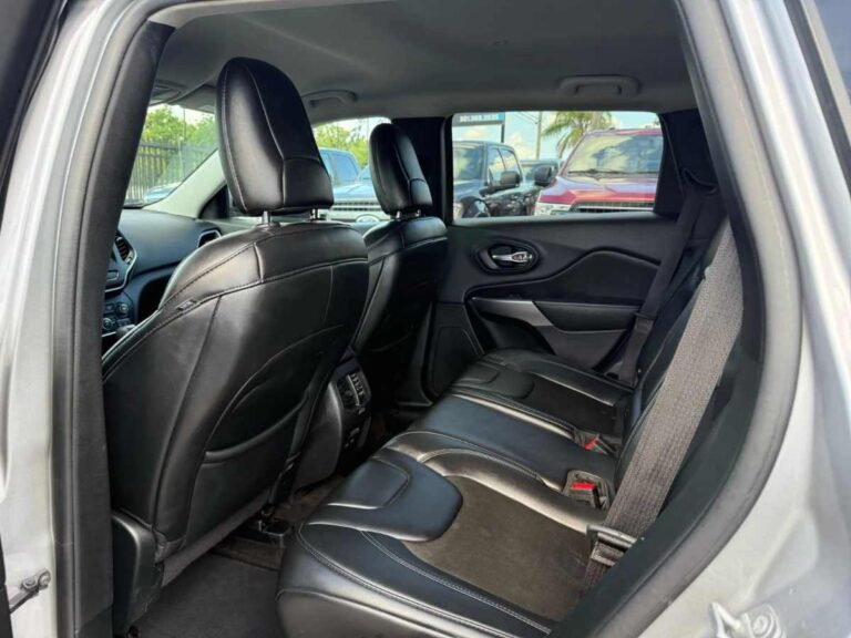 2019-jeep-cherokee-latitude-plus-194940 (13)