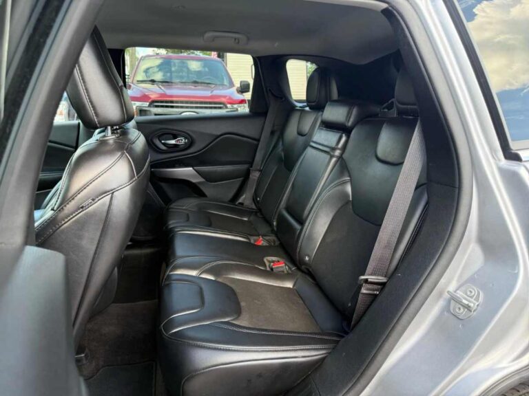 2019-jeep-cherokee-latitude-plus-194940 (16)