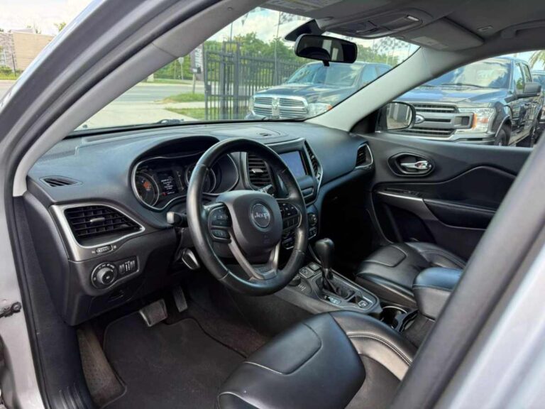 2019-jeep-cherokee-latitude-plus-194940 (7)