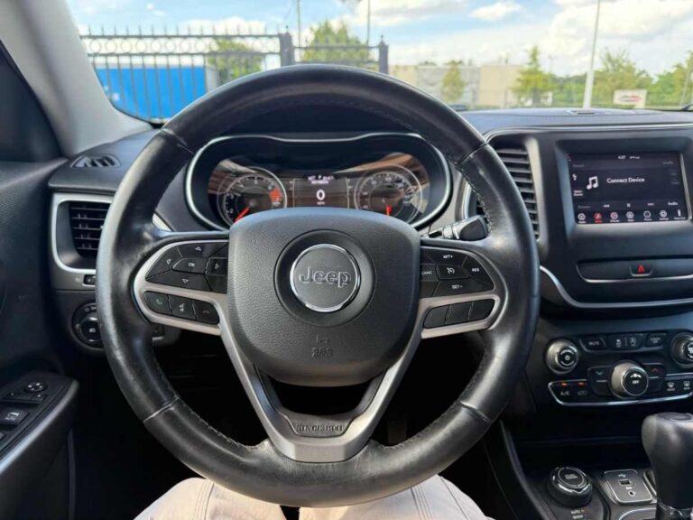 2019-jeep-cherokee-latitude-plus-194940 (8)