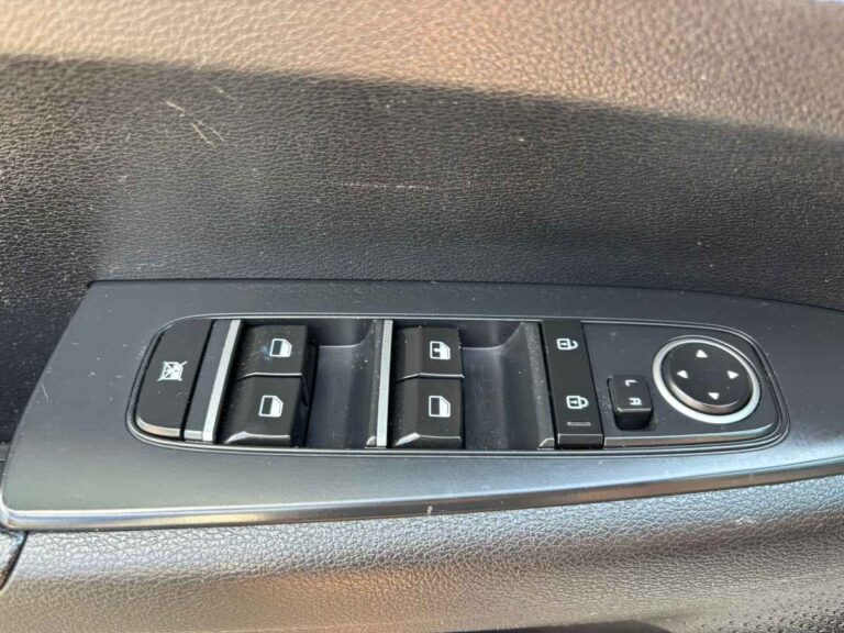 2019-kia-fort-lxs-2019-silver-031977 (21)