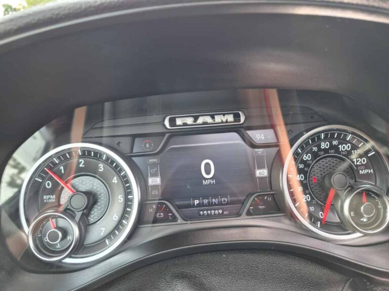 2019-ram-1500-laramie-676168 (17)
