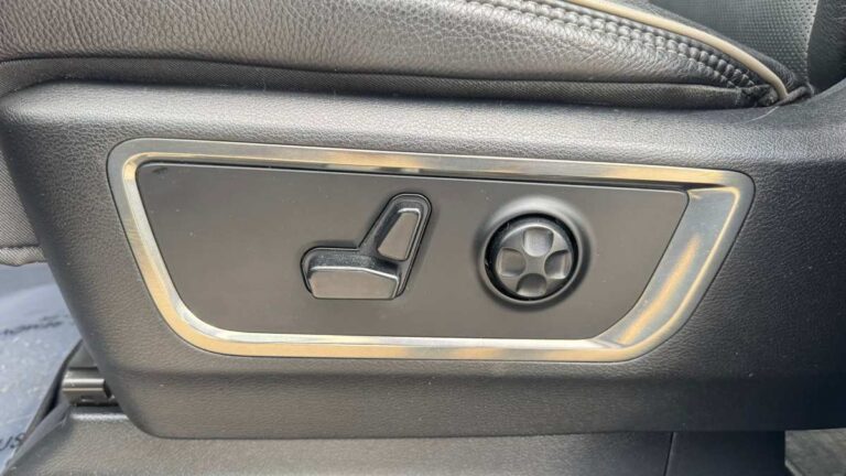 2020-ram-1500-limited-preto-299426 (11)