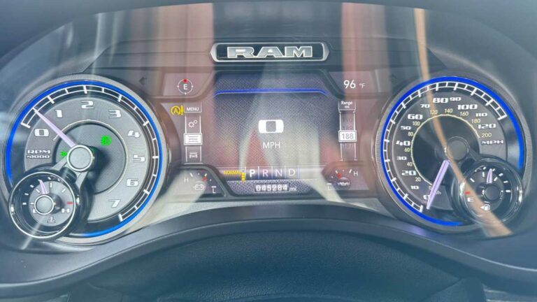 2020-ram-1500-limited-preto-299426 (13)