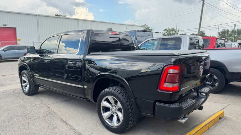 2020-ram-1500-limited-preto-299426 (4)