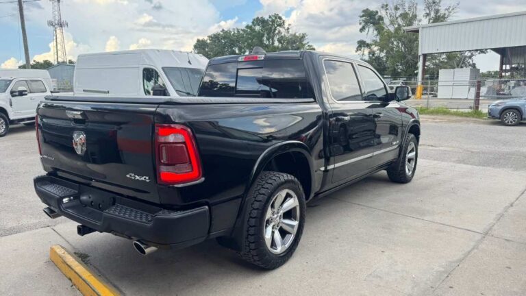 2020-ram-1500-limited-preto-299426 (7)