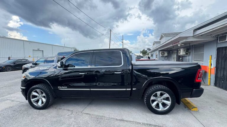 2020-ram-1500-limited-preto-299426 (8)