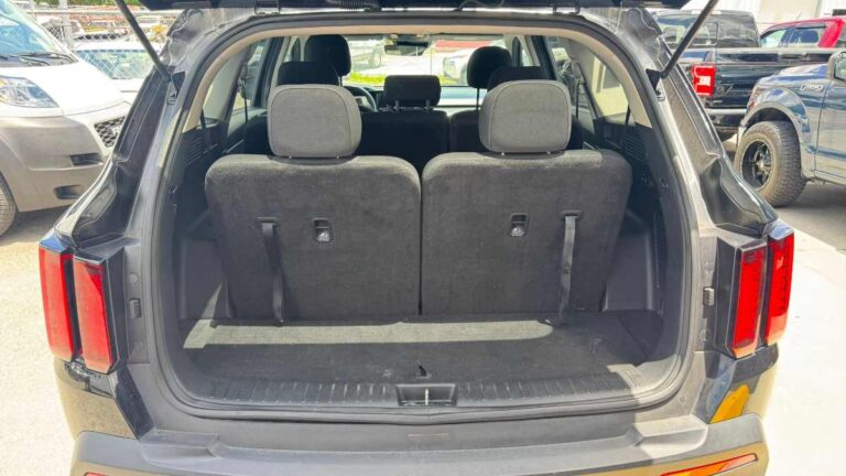 2021-kia-sorento LX-preto-044345) (15)