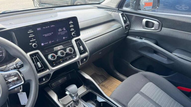 2021-kia-sorento LX-preto-044345) (16)