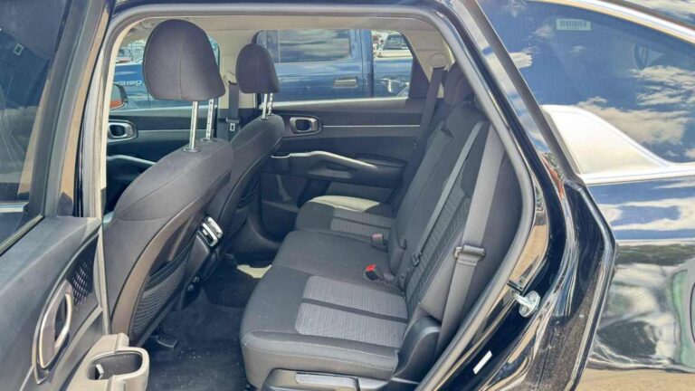 2021-kia-sorento LX-preto-044345) (6)