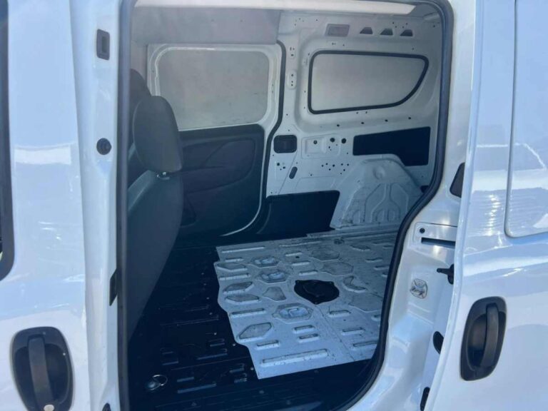 2021-ram-promaster-city-white-s65872 (7)