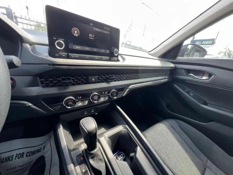2023-honda-accord-lx-black-008203 (14)
