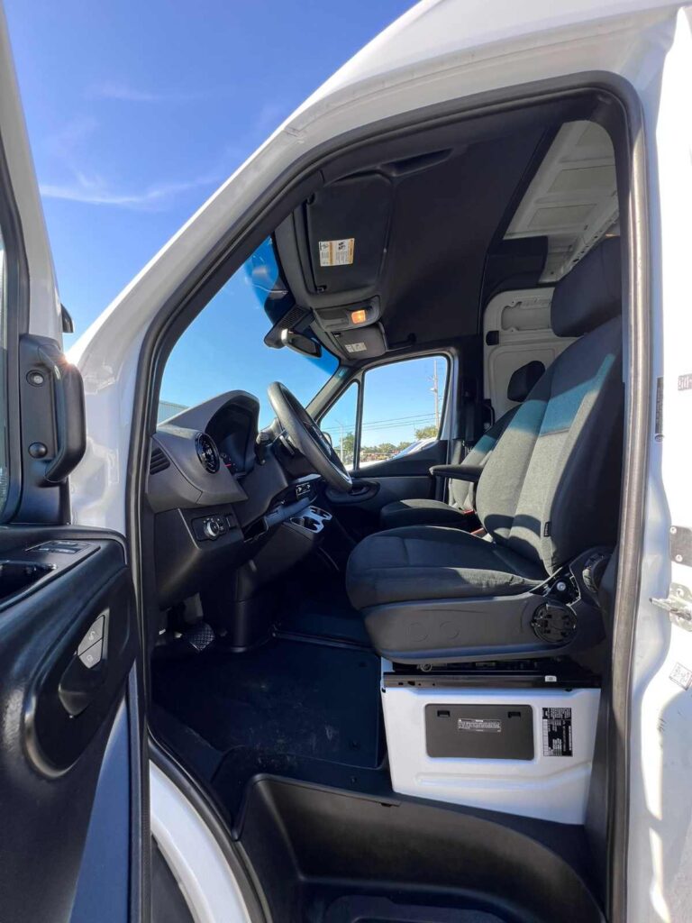 2023-mercedes-benz-sprinter-2500-branco-158434 (14)