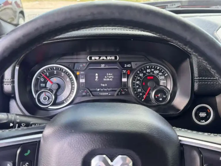 2019-ram-1500-laramie-738987 (8)