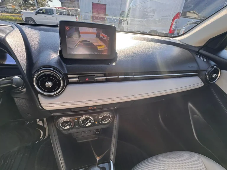 2019-toyota-yaris-le-509202 (11)