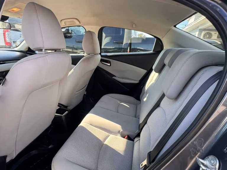 2019-toyota-yaris-le-509202 (13)