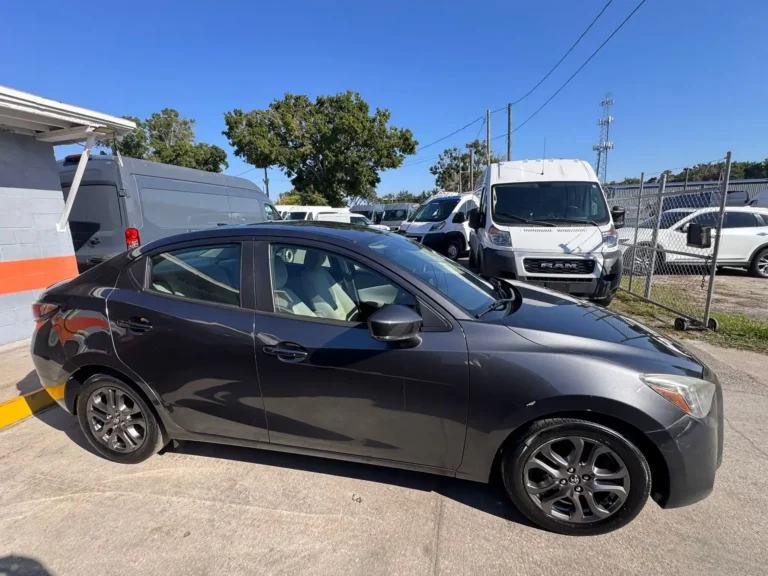 2019-toyota-yaris-le-509202 (3)
