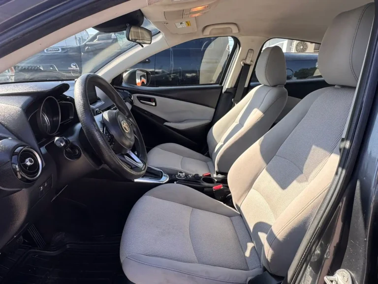2019-toyota-yaris-le-509202 (7)