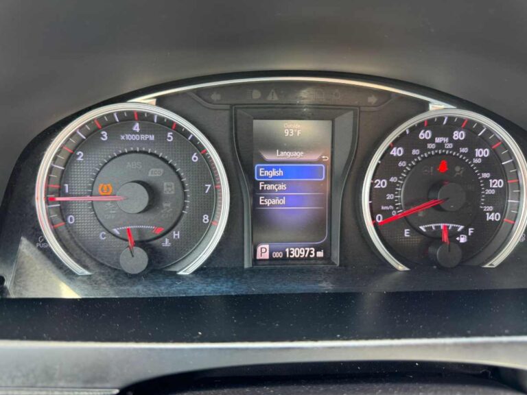2017-toyota-camry-se-gray-286431 (10)
