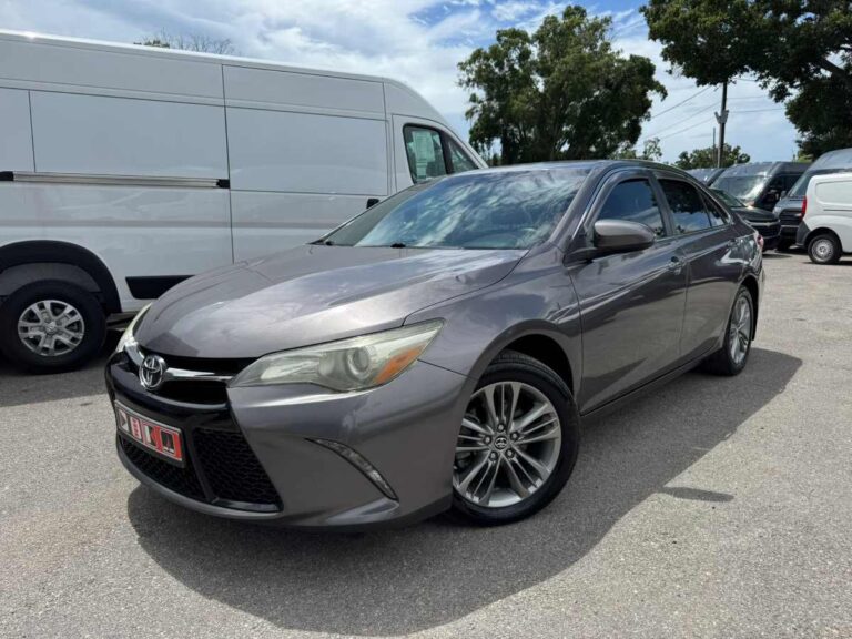 2017-toyota-camry-se-gray-286431 (4)