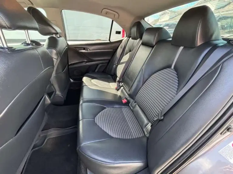 2018-ford-toyota-camry-se-520653 (10)