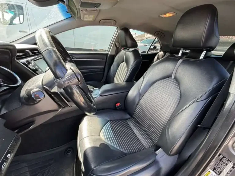 2018-ford-toyota-camry-se-520653 (11)