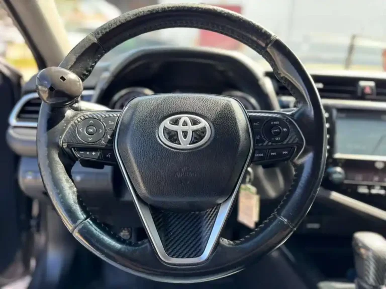 2018-ford-toyota-camry-se-520653 (13)