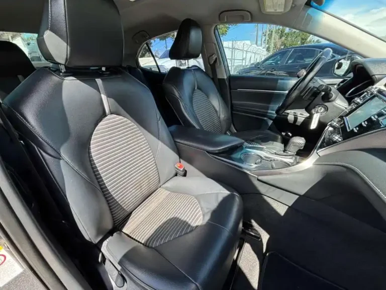 2018-ford-toyota-camry-se-520653 (14)