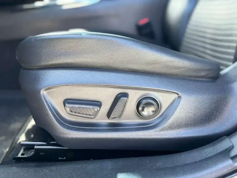2018-ford-toyota-camry-se-520653 (15)