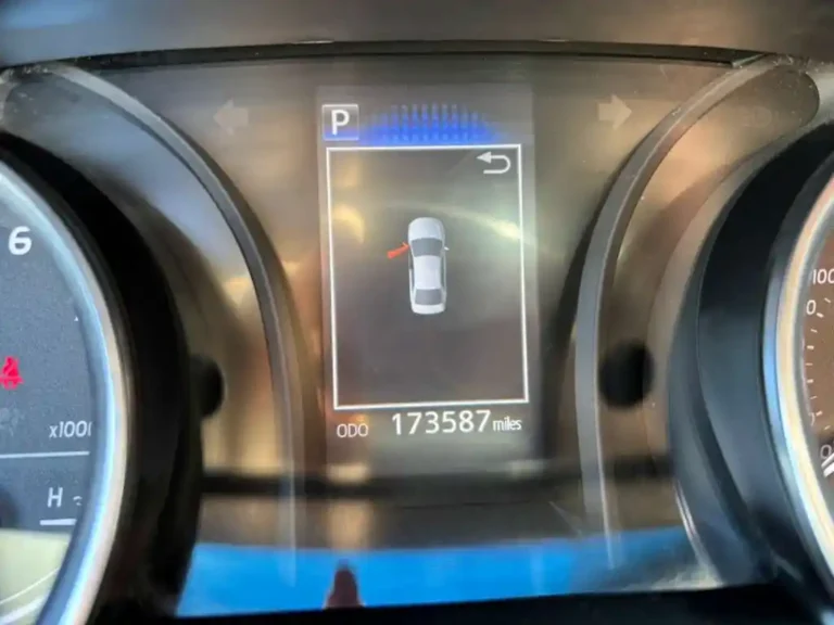 2018-ford-toyota-camry-se-520653 (19)