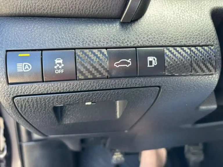 2018-ford-toyota-camry-se-520653 (20)