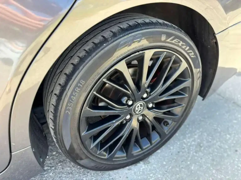 2018-ford-toyota-camry-se-520653 (21)
