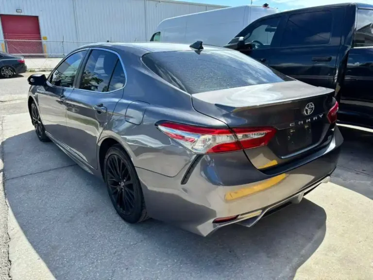 2018-ford-toyota-camry-se-520653 (7)