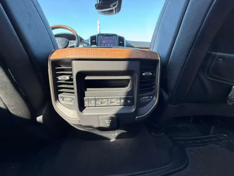 2019-ram-1500-laramie-666879 (11)