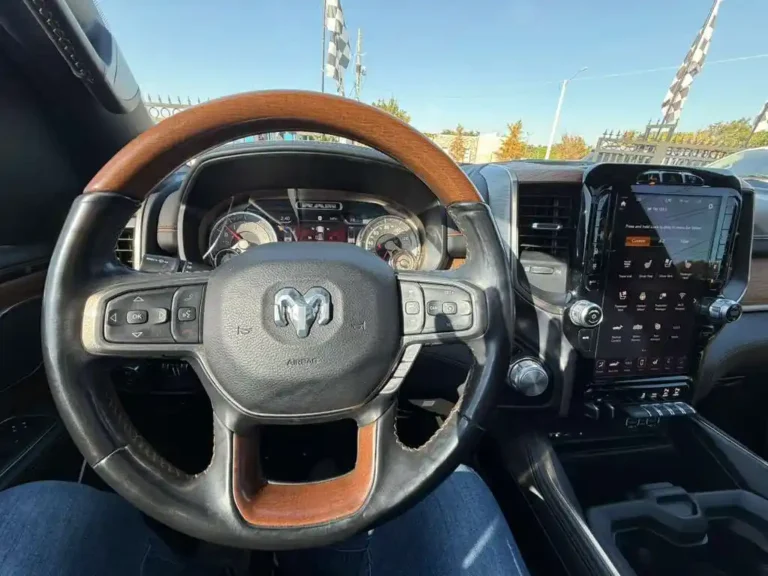 2019-ram-1500-laramie-666879 (17)