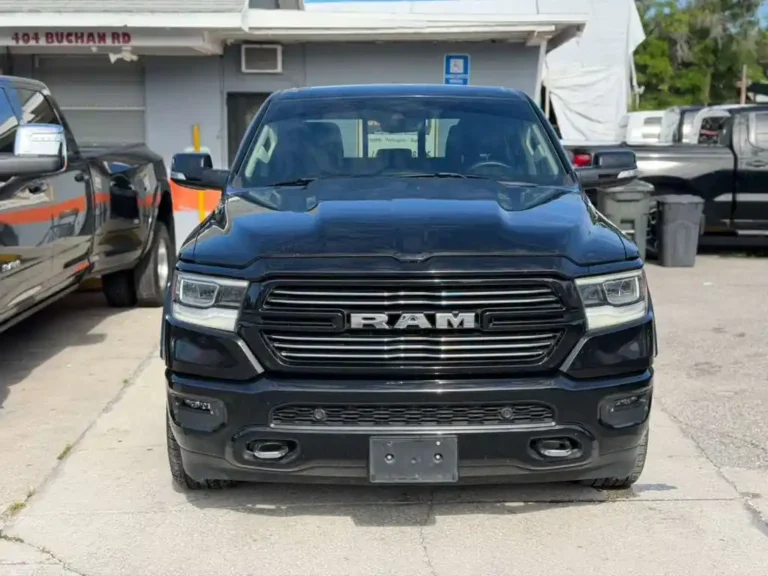 543083 ram laramie (1)