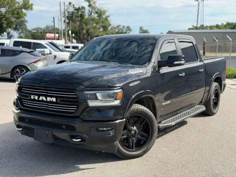 543083 ram laramie (2)