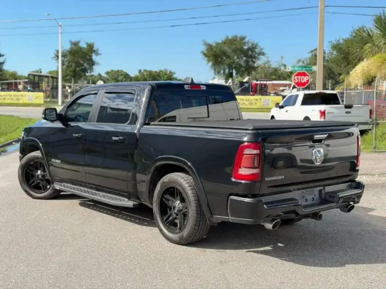 543083 ram laramie (3)